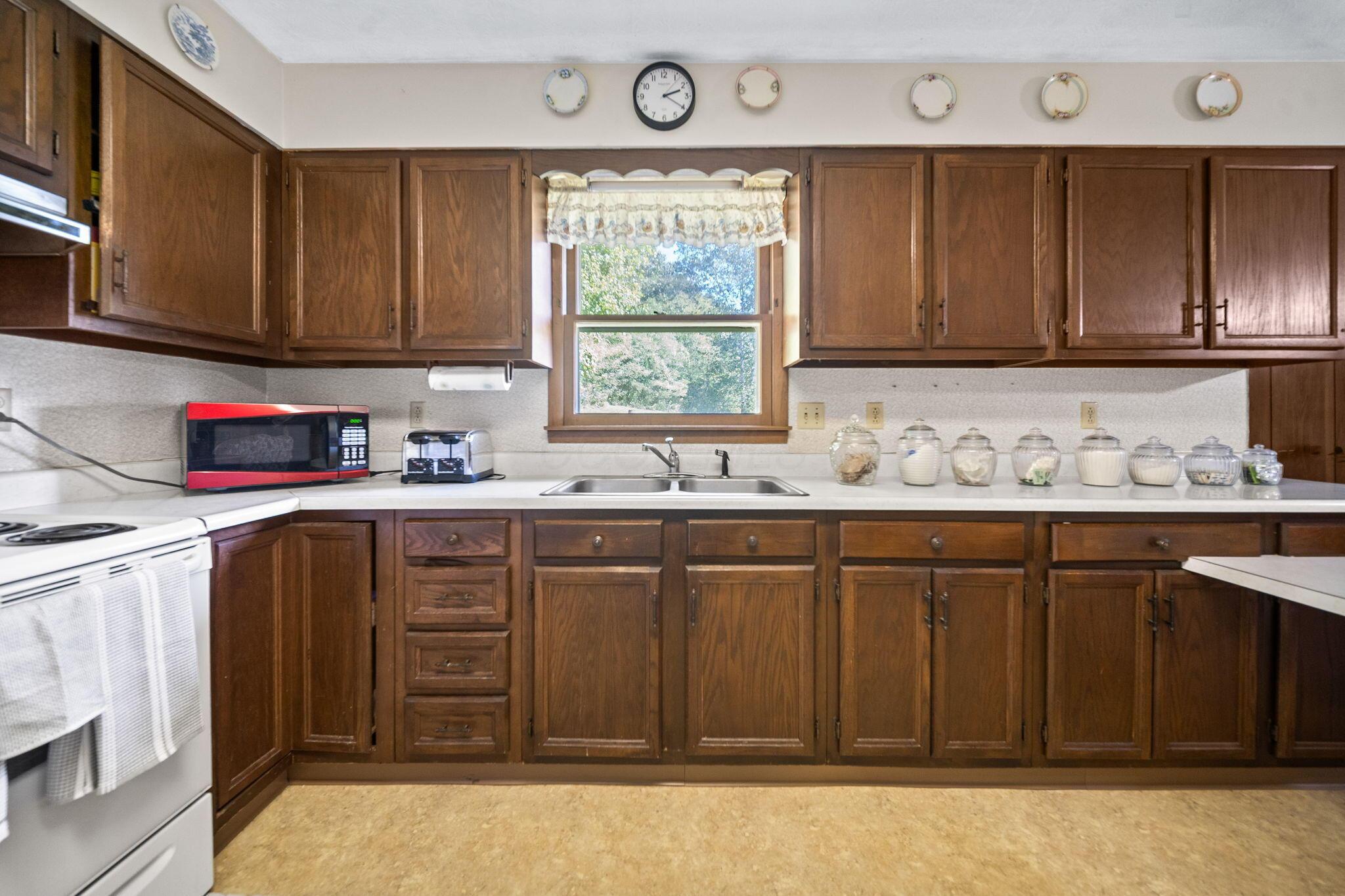 14572 Hock-Hocking Road Logan, OH 43138 - Photo 8 of 56 12-web-or-mls-DSC05941-2