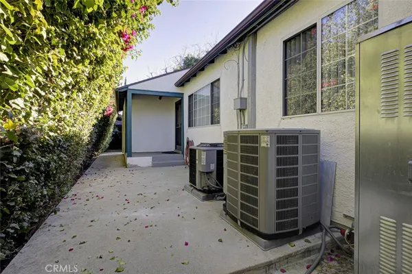 $1,199,000 | 6648 Gaviota Avenue, Lake Balboa, CA 91406