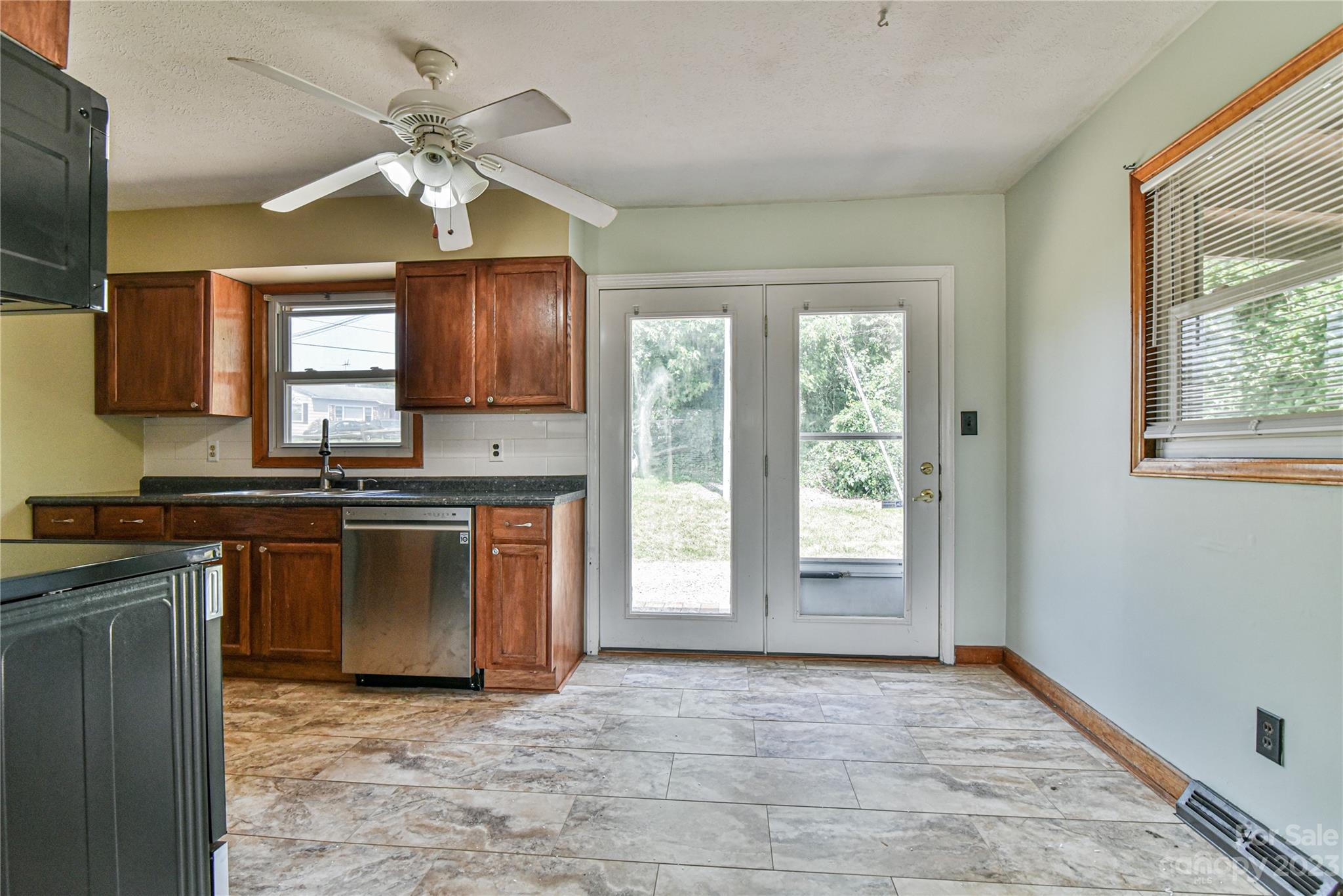 23 Holbrook Road Candler, NC 28715 - Photo 5 of 42 Gallery Image 5