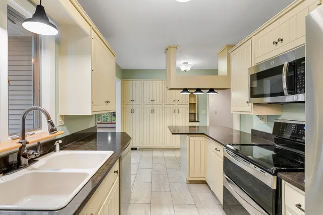 $699,000 | 8 Margaret Street, Essex, VT 05452