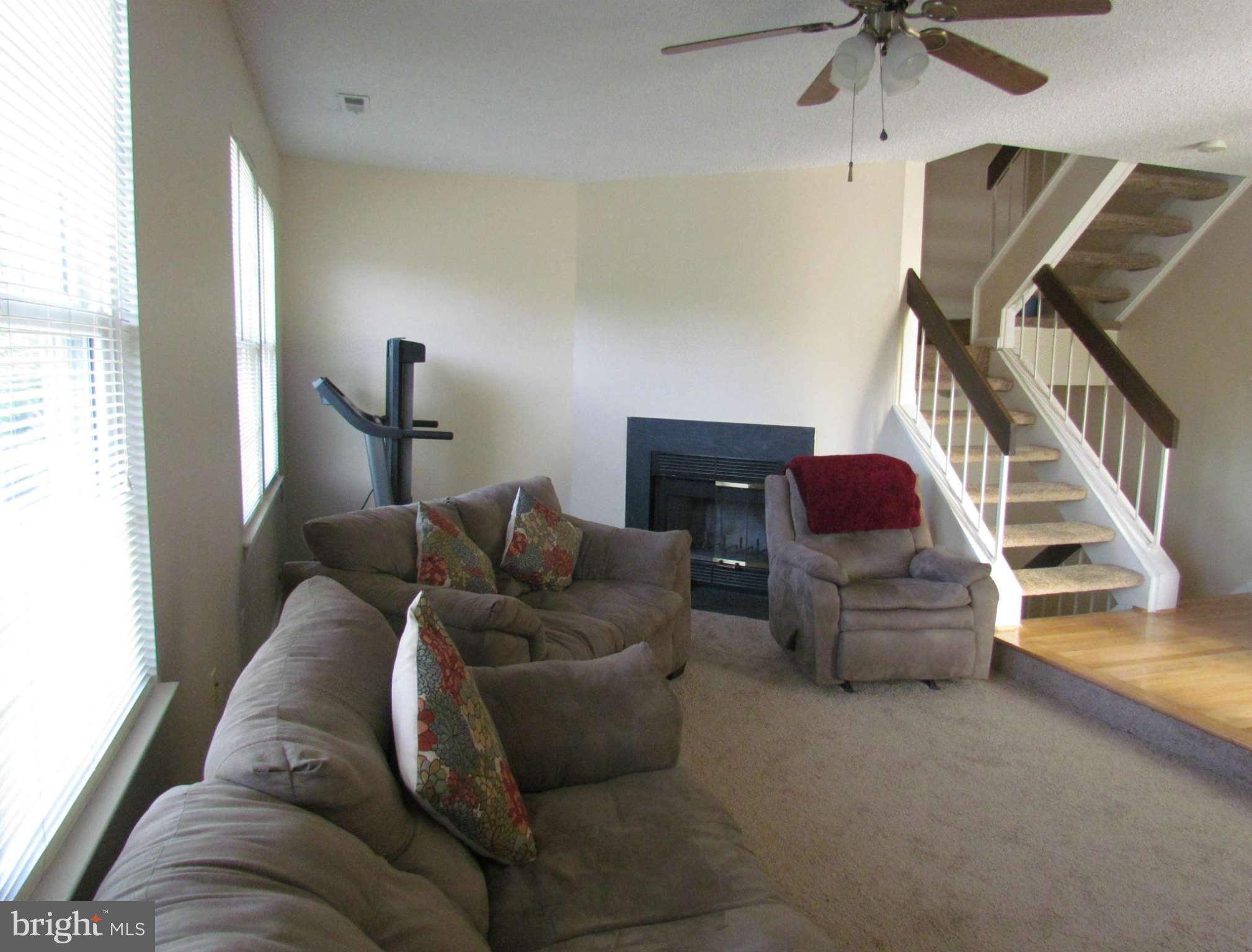 6933 Mayfair Terrace Laurel, MD 20707 - Photo 4 of 21 Living Room
