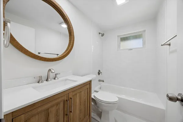 $3,500 | 4396 Central Avenue, Unit A, Western Springs, IL 60558