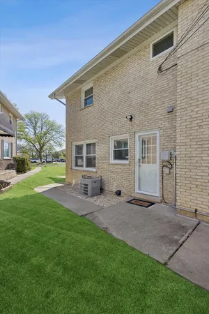 $3,500 | 4396 Central Avenue, Unit A, Western Springs, IL 60558