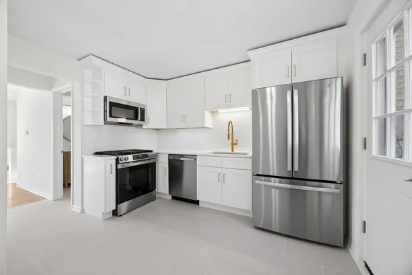 $3,500 | 4396 Central Avenue, Unit A, Western Springs, IL 60558