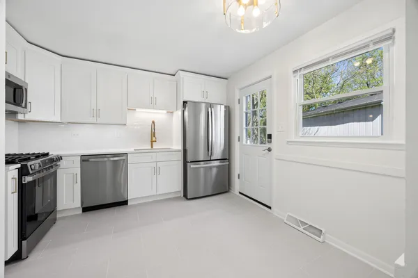 $3,500 | 4396 Central Avenue, Unit A, Western Springs, IL 60558