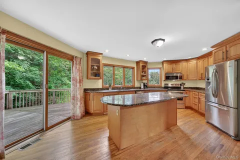 $648,000 | 21 Huyler Drive, Hyde Park, NY 12538