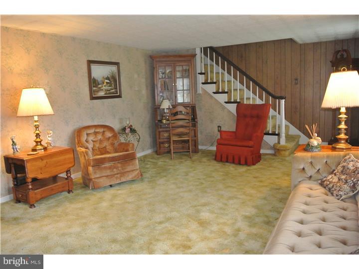 2940 South Manor Road Coatesville, PA 19320 - Photo 3 of 15 Living Room