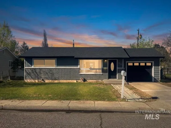 $284,900 | 920 East 12th N Street, Mountain Home, ID 83647