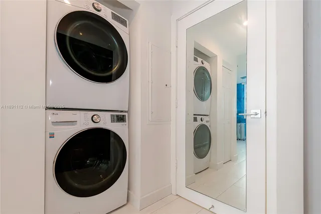 $550,000 | 801 Brickell Key Boulevard, Unit 908, Miami, FL 33131