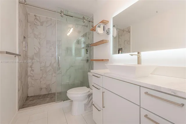 $550,000 | 801 Brickell Key Boulevard, Unit 908, Miami, FL 33131