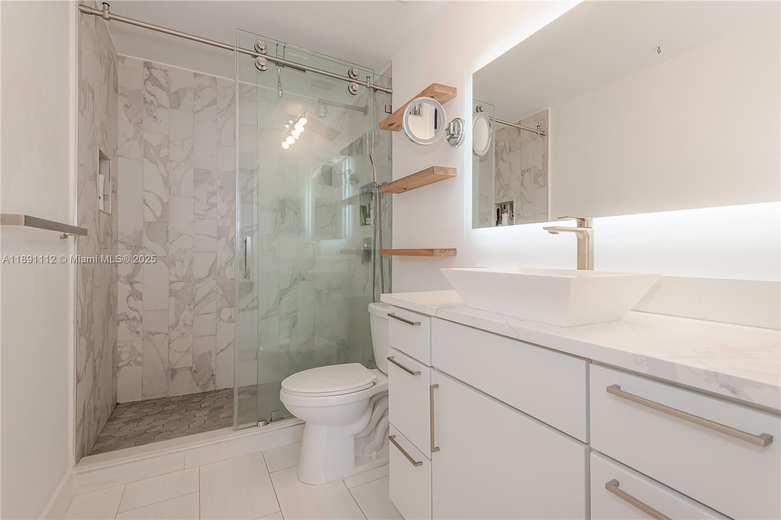 801 Brickell Key Boulevard, Unit 908 Miami, FL 33131 - Photo 5 of 14