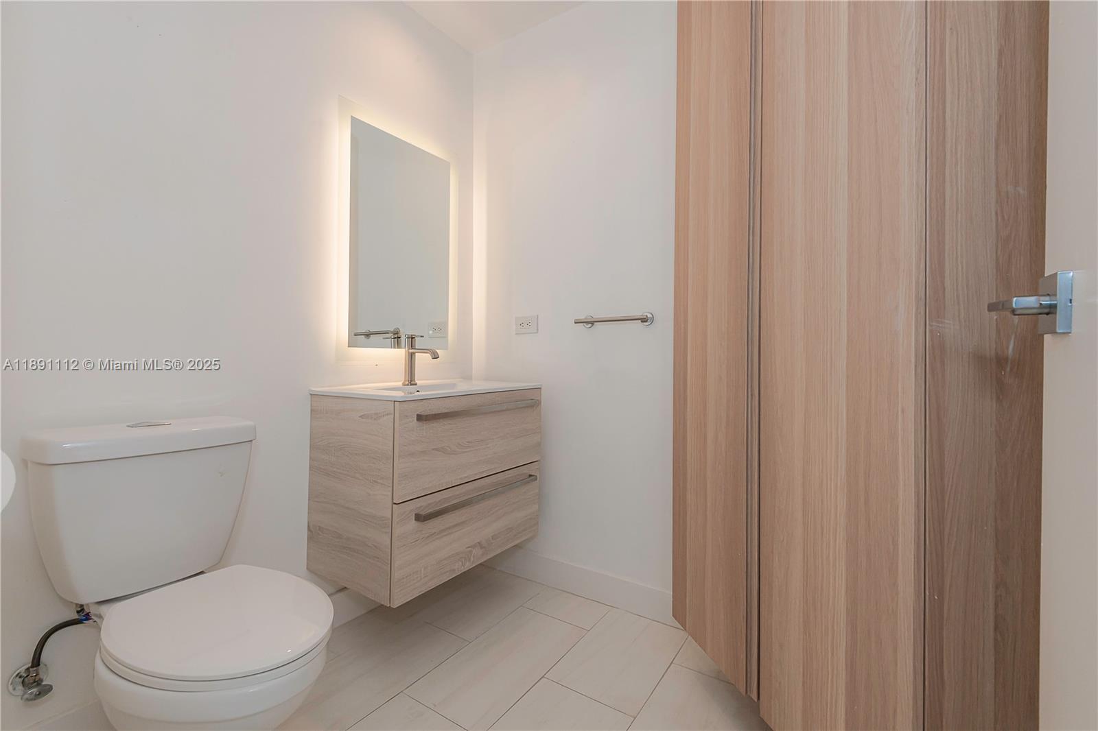 801 Brickell Key Boulevard, Unit 908 Miami, FL 33131 - Photo 6 of 14