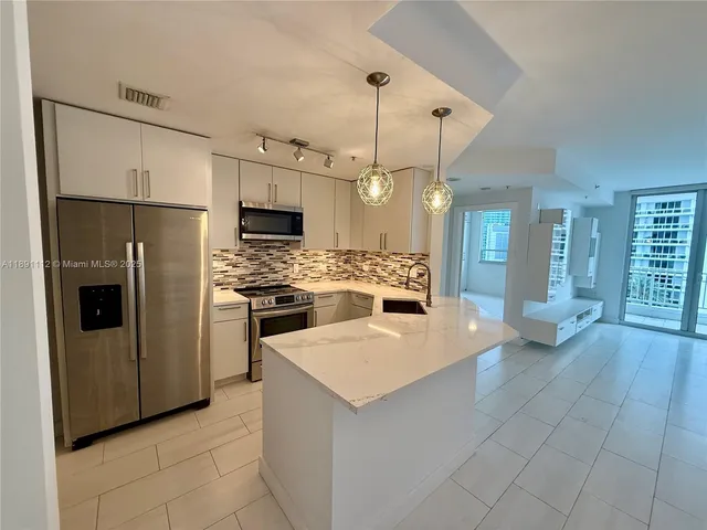 $550,000 | 801 Brickell Key Boulevard, Unit 908, Miami, FL 33131