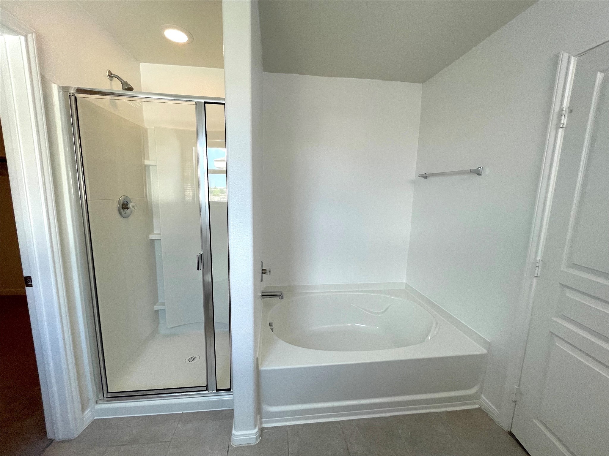 6714 Dayridge Lane Houston, TX 77048 - Photo 12 of 27 a bathroom with a bathtub and a shower