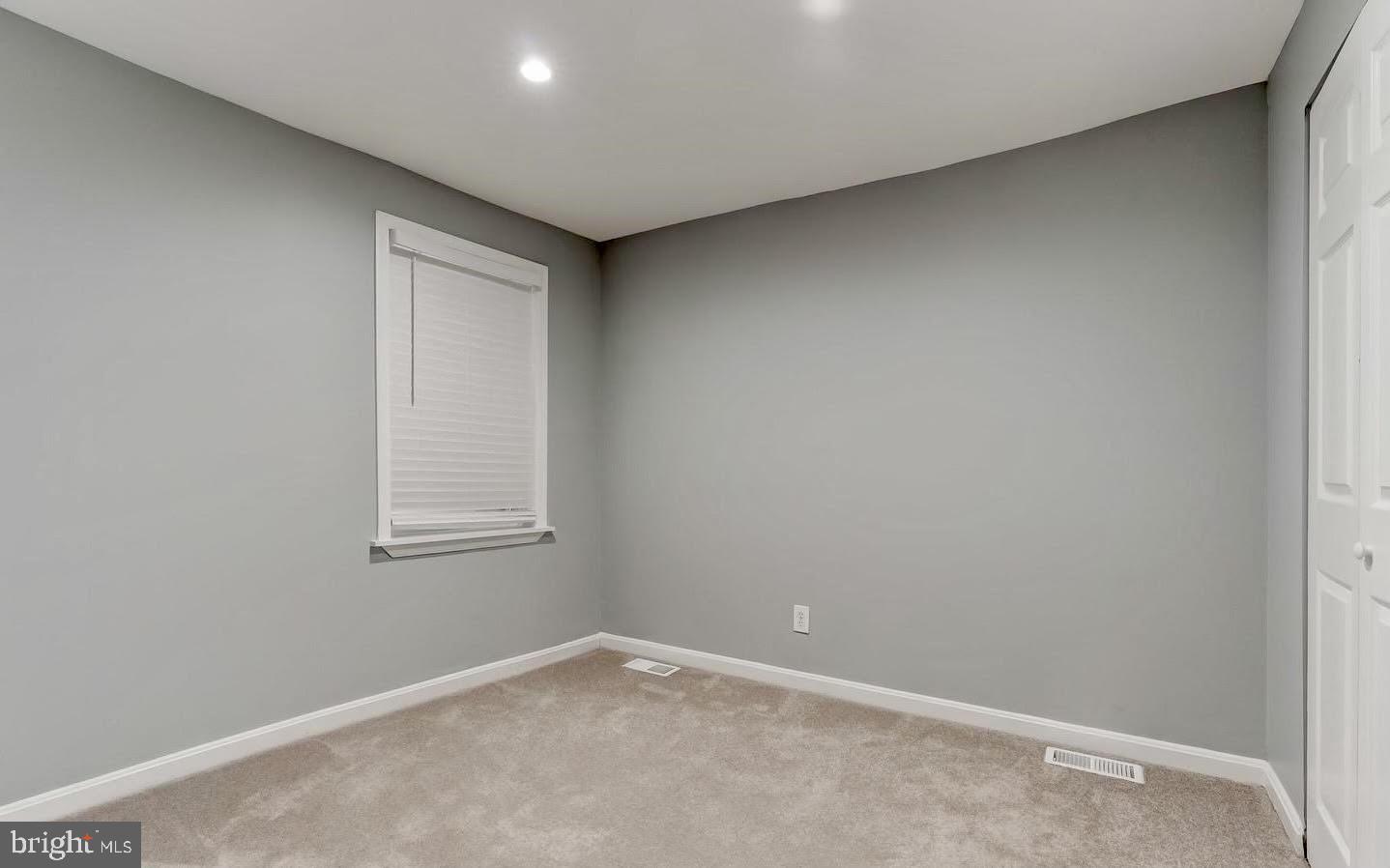 1049 South Charles Street Baltimore, MD 21230 - Photo 21 of 33 an empty room with windows