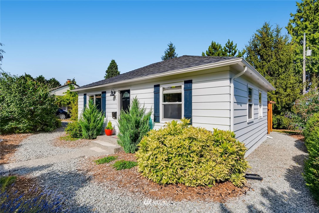 9722 35th Avenue Southwest Seattle, WA 98126 - Photo 1 of 10 Gallery Image 1