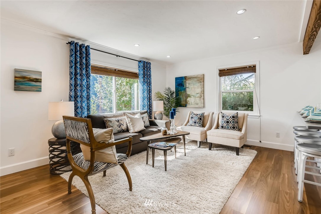 9722 35th Avenue Southwest Seattle, WA 98126 - Photo 2 of 10 Gallery Image 2
