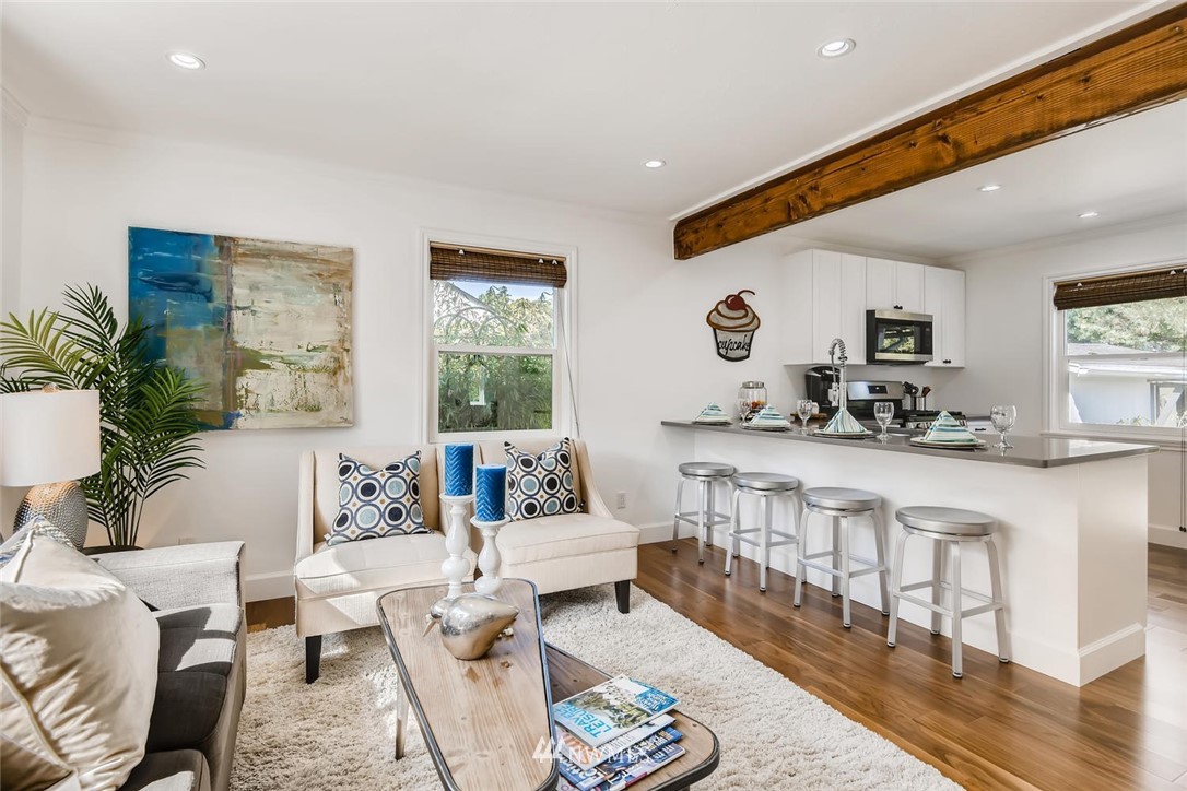 9722 35th Avenue Southwest Seattle, WA 98126 - Photo 3 of 10 Gallery Image 3
