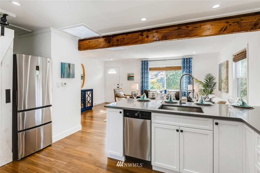9722 35th Avenue Southwest Seattle, WA 98126 - Photo 5 of 10 Gallery Image 5