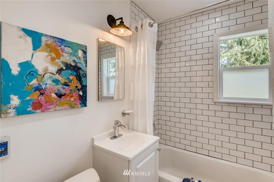9722 35th Avenue Southwest Seattle, WA 98126 - Photo 8 of 10 Gallery Image 8