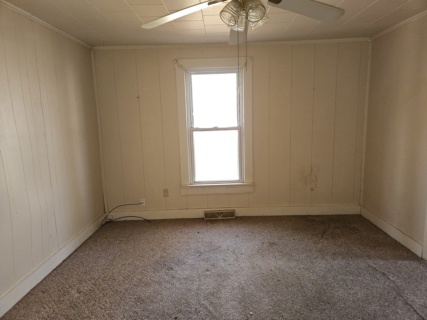 805 West Pine Street Percy, IL 62272 - Photo 14 of 20 an empty room with a window
