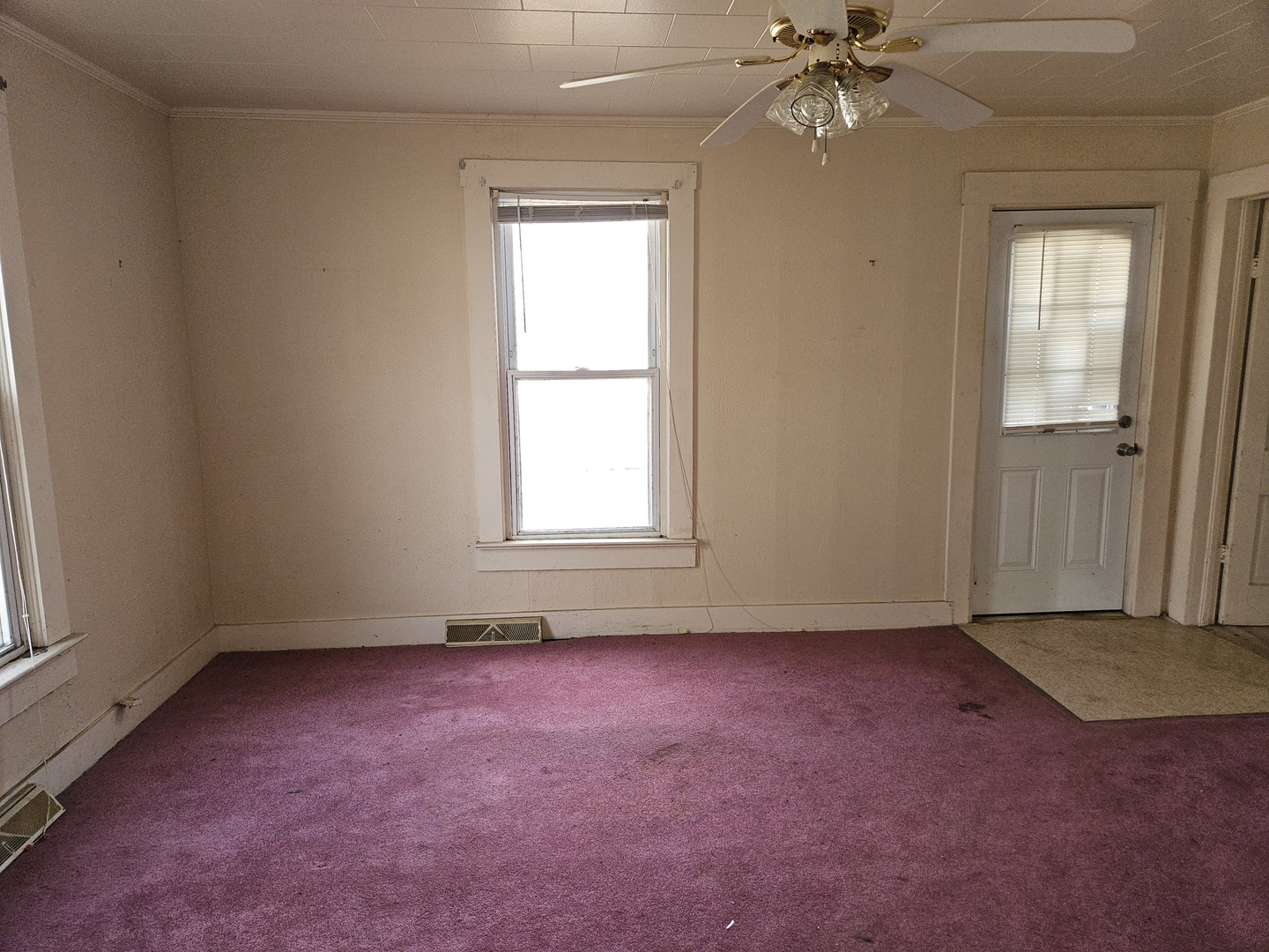 805 West Pine Street Percy, IL 62272 - Photo 15 of 20 an empty room with windows and fan