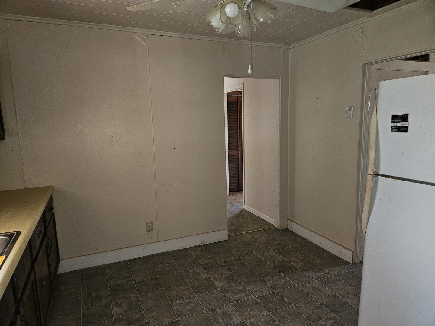 805 West Pine Street Percy, IL 62272 - Photo 17 of 20 an empty room with a bathroom