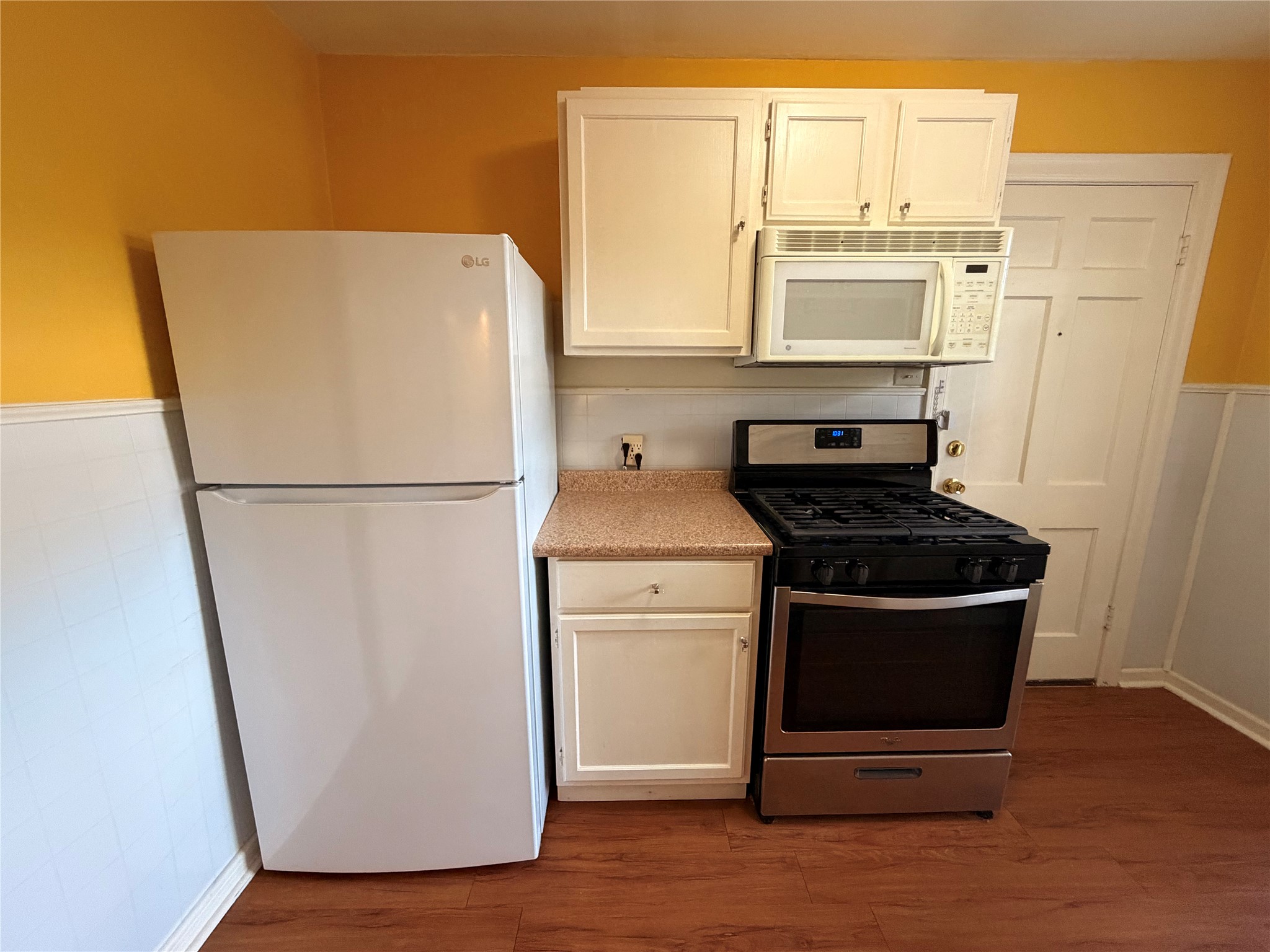 2511 Enfield Road, Unit A Austin, TX 78703 - Photo 6 of 7 Functional kitchen offers essential appliances and ample cabinetry for convenient meal preparation.