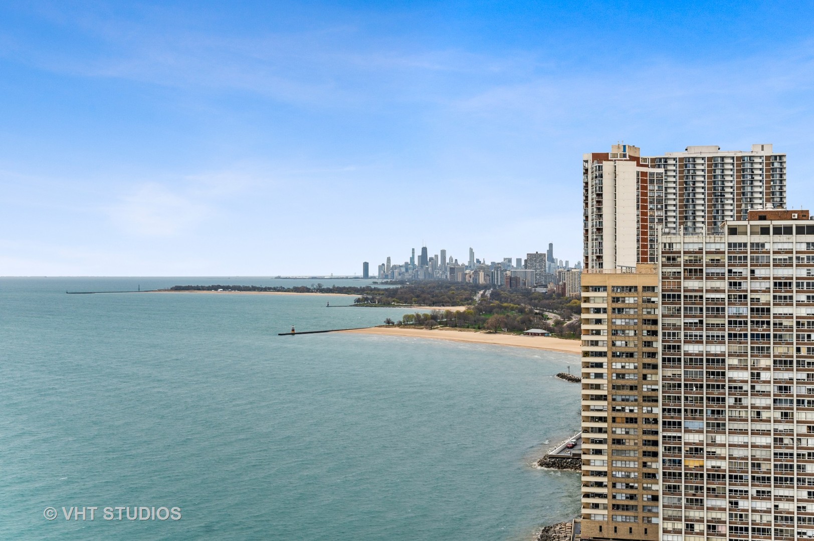 6301 North Sheridan Road, Unit 2U Chicago, IL 60660 - Photo 10 of 12 a view of city and ocean