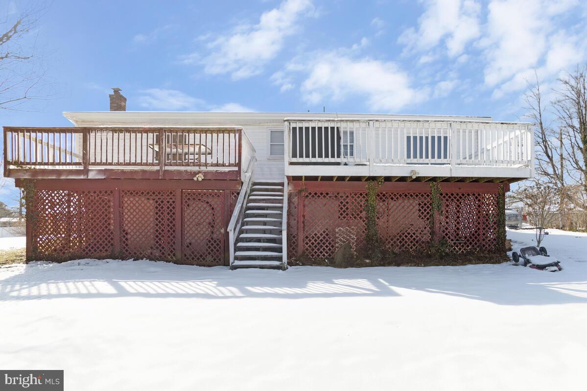 9012 Phyllis Drive Clinton, MD 20735 - Photo 33 of 33 a view of balcony with wooden fence