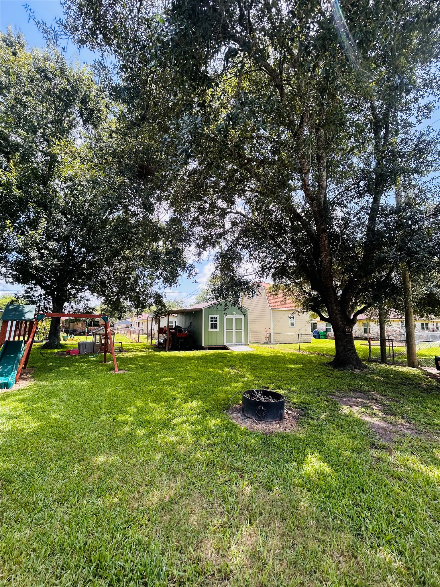 2 Travis Court Angleton, TX 77515 - Photo 14 of 18 Gallery Image 14