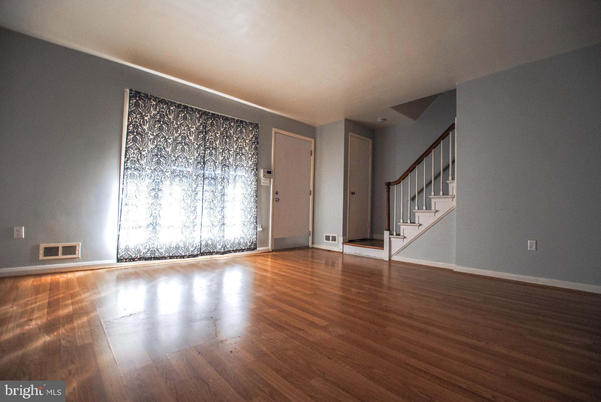 6116 Edlynne Road Baltimore, MD 21239 - Photo 9 of 52 Living Room/ Main entrance