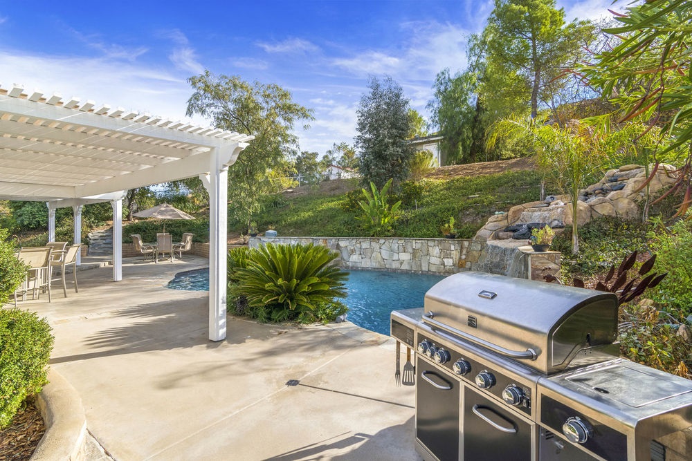 24203 Sargeant Road Ramona, CA 92065 - Photo 10 of 24 Gallery Image 10