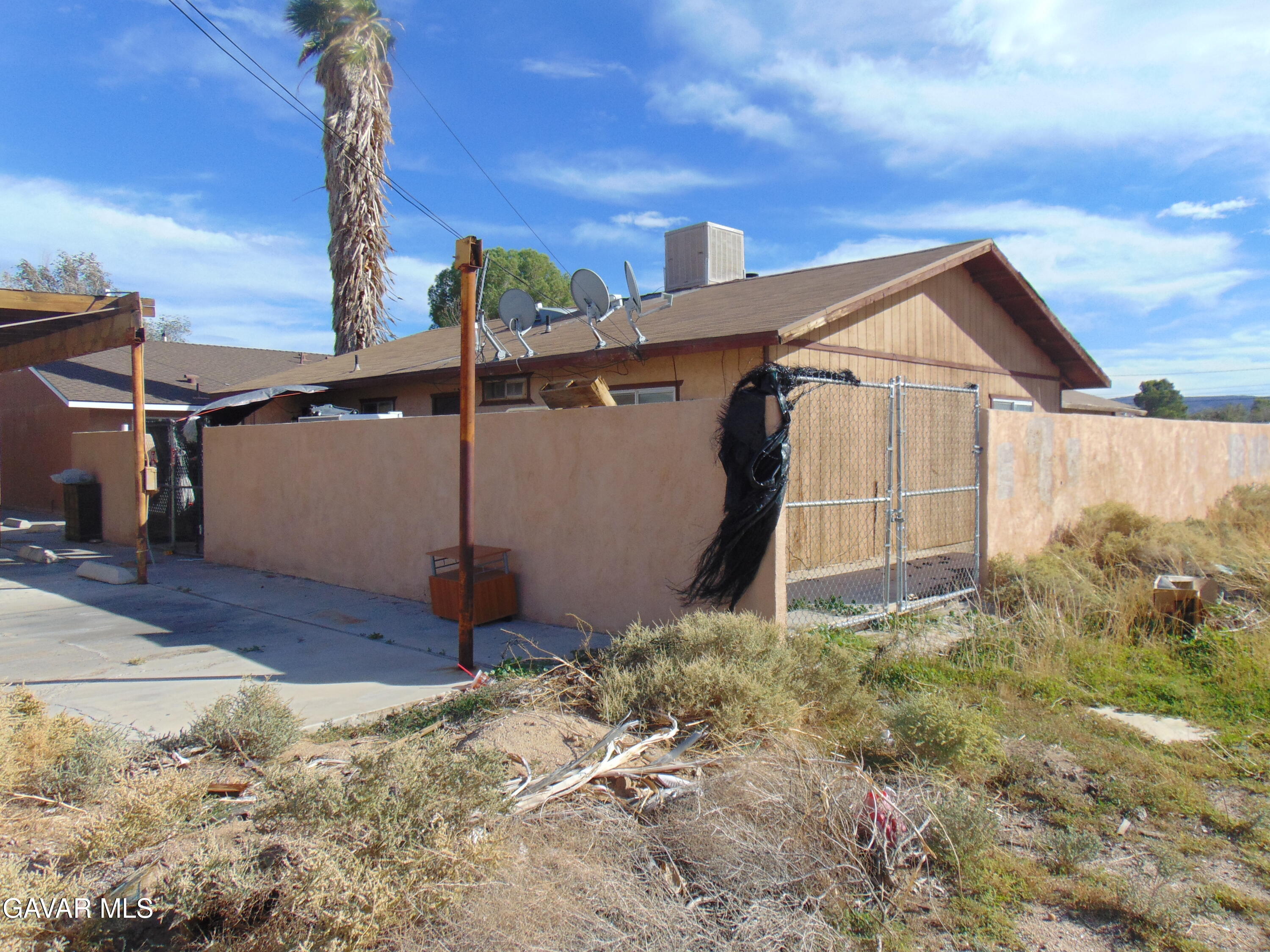 824 Commercial Avenue Ridgecrest, CA 93555 - Photo 8 of 8 a view of a backyard