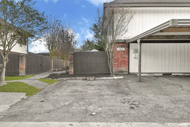 $140,000 | 12040 Mighty Oak Drive, Houston, TX 77066