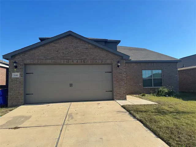 $2,100 | 616 Aqueduct Drive, Seagoville, TX 75159