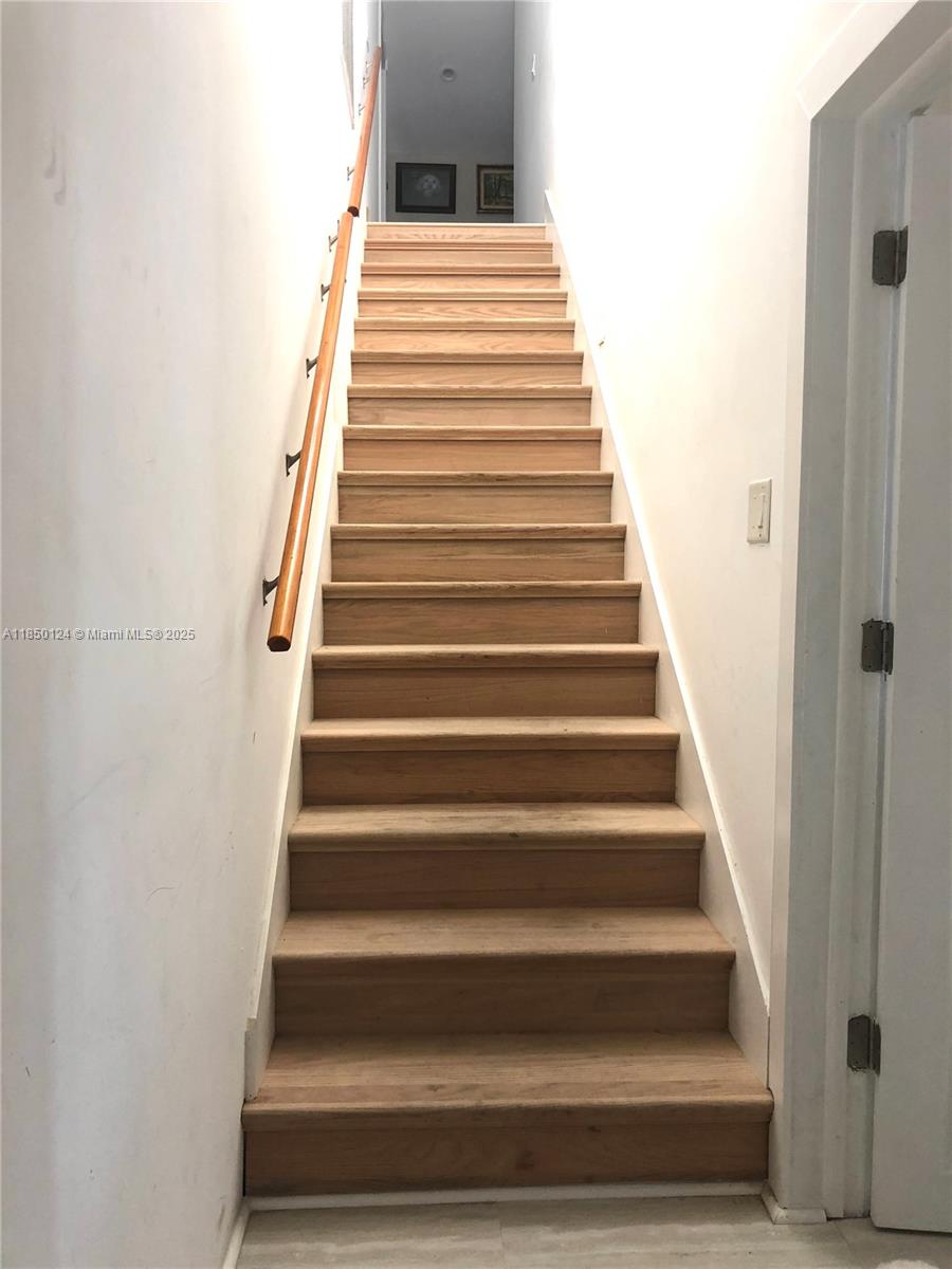 1524 Argyle Drive, Unit 1 Fort Lauderdale, FL 33312 - Photo 34 of 38 a view of entryway