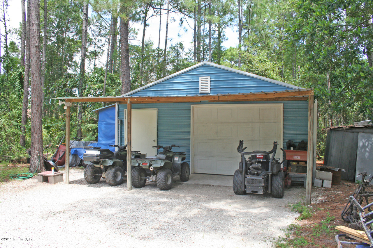 2445 Range Line Road Middleburg, FL 32068 - Photo 3 of 8 Garage