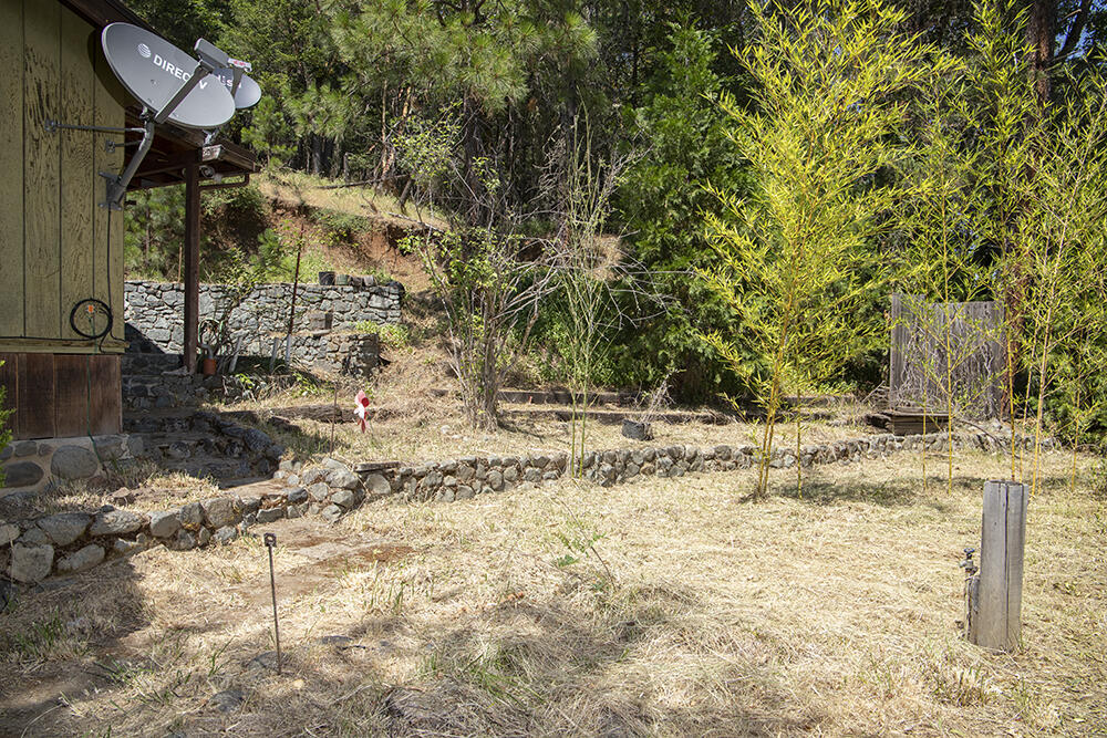 2756 Robertson Bridge Road Grants Pass, OR 97526 - Photo 39 of 46 35