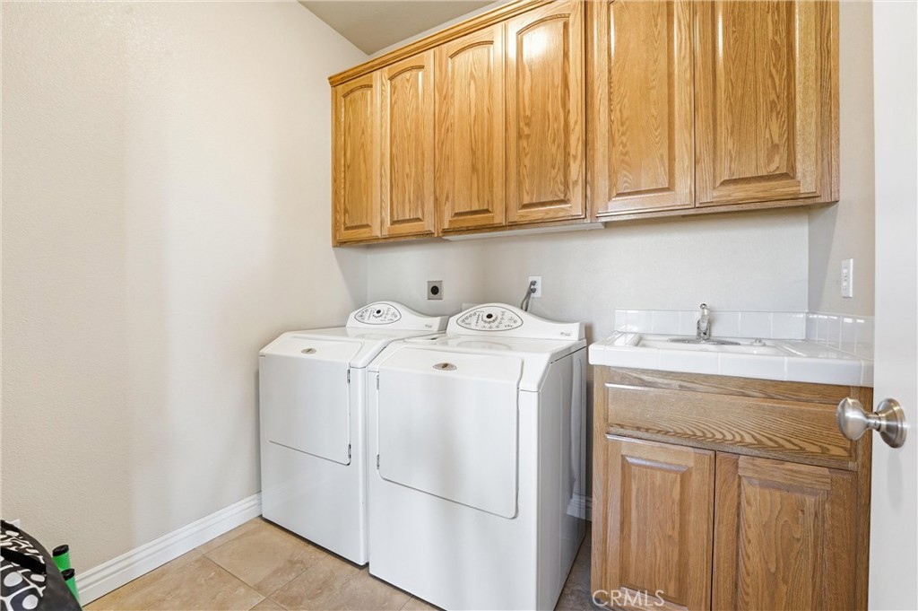 5773 Merito Road Hesperia, CA 92344 - Photo 23 of 33 Laundry Room