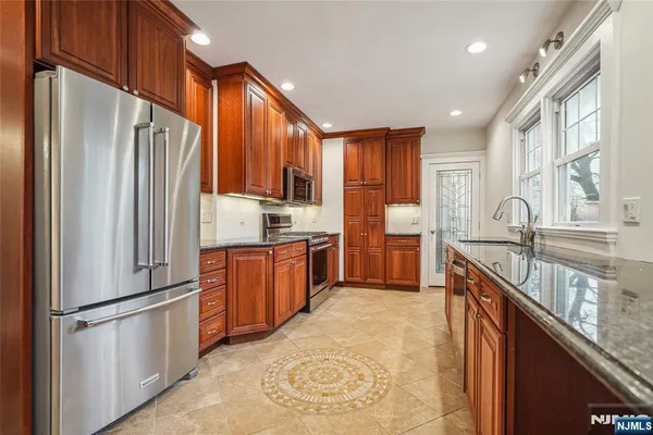 $3,690 | 75 Central Avenue, Unit 2, Montclair, NJ 07042