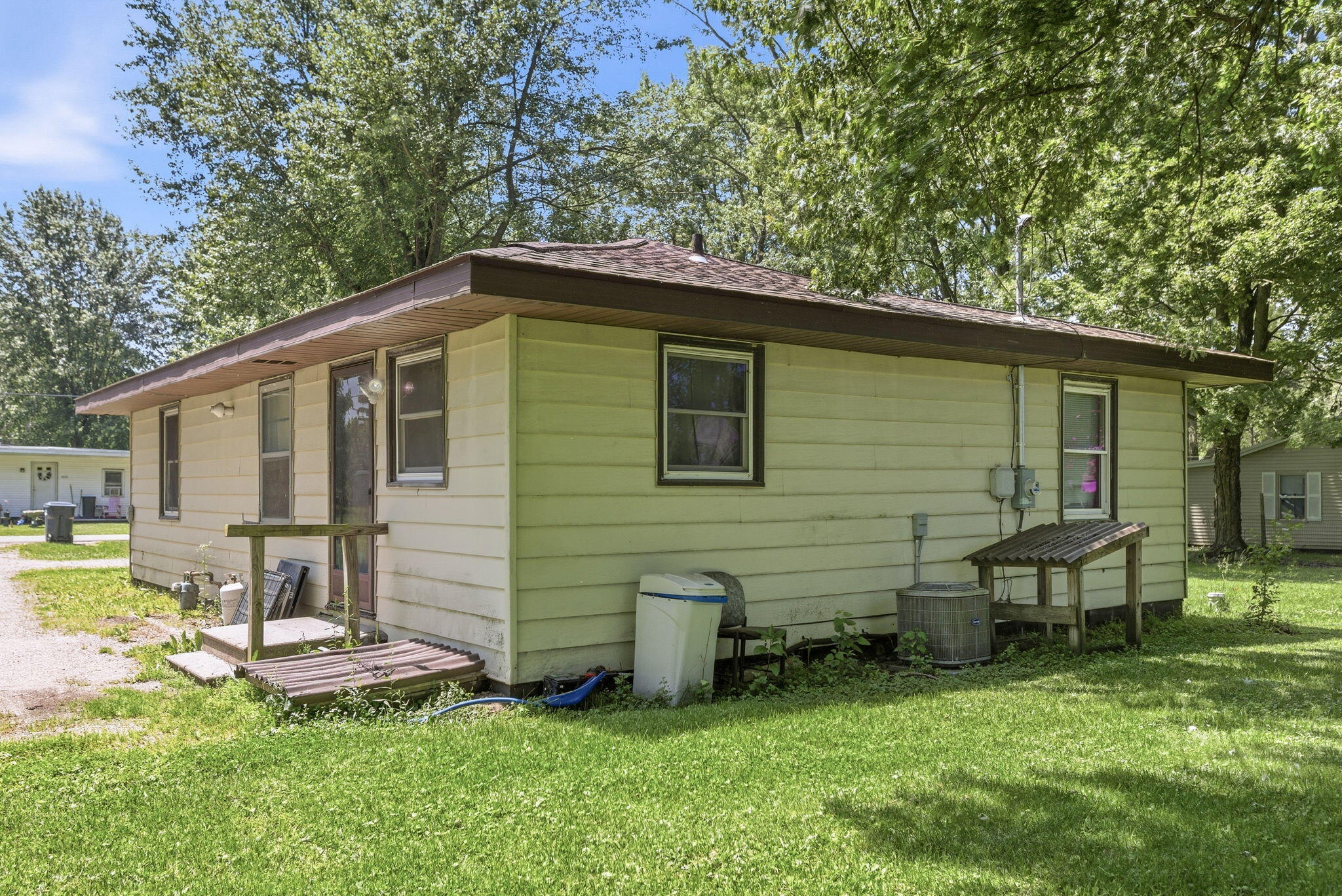 7275 Helen Coloma, MI 49038 - Photo 5 of 21 11-web-or-mls-20260610_7275 Helen St Col