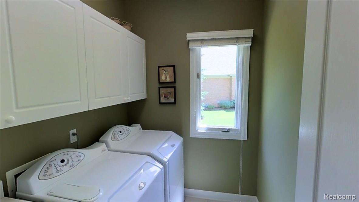 1726 Spring Creek Drive Rochester, MI 48306 - Photo 16 of 41 06032016_150717.jpg