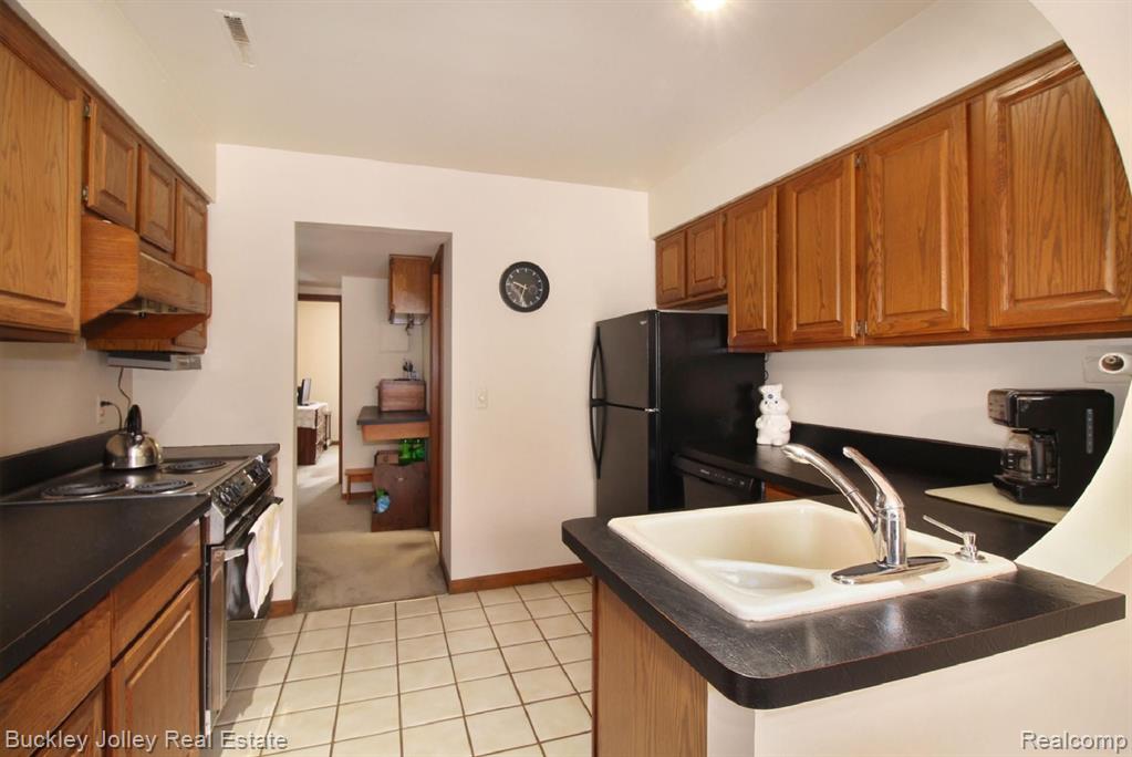 515 West Highland Road, Unit E10 Howell, MI 48855 - Photo 4 of 17