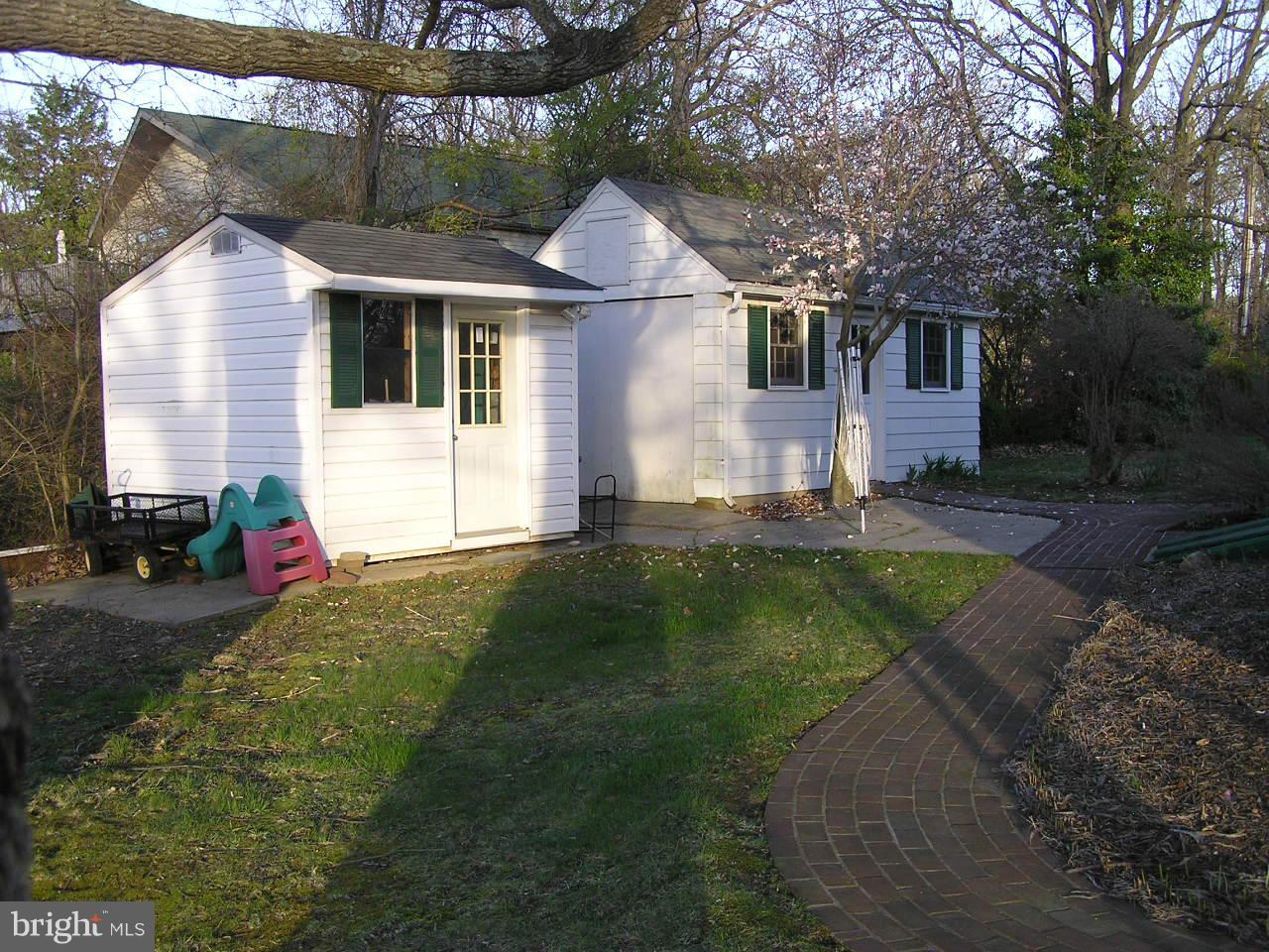1532 Denton Road Baltimore, MD 21221 - Photo 8 of 22 a view of a house with backyard