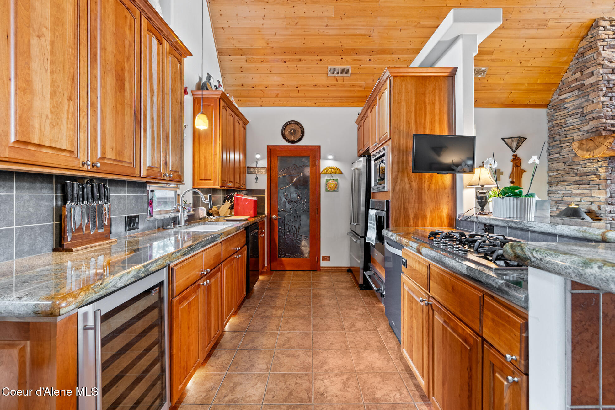 143 Viewpoint Road Newport, WA 99156 - Photo 24 of 47 Int 2