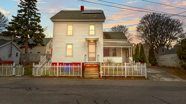 $275,000 | 10 Highland Street, Bath, ME 04530
