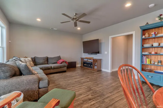 $395,000 | 5509 Baywater Drive, Newburgh, IN 47630