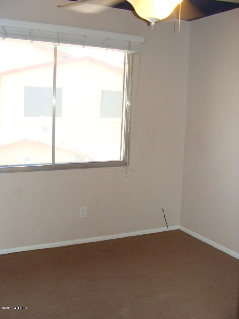 4041 West Palomino Road Phoenix, AZ 85019 - Photo 5 of 15 B2