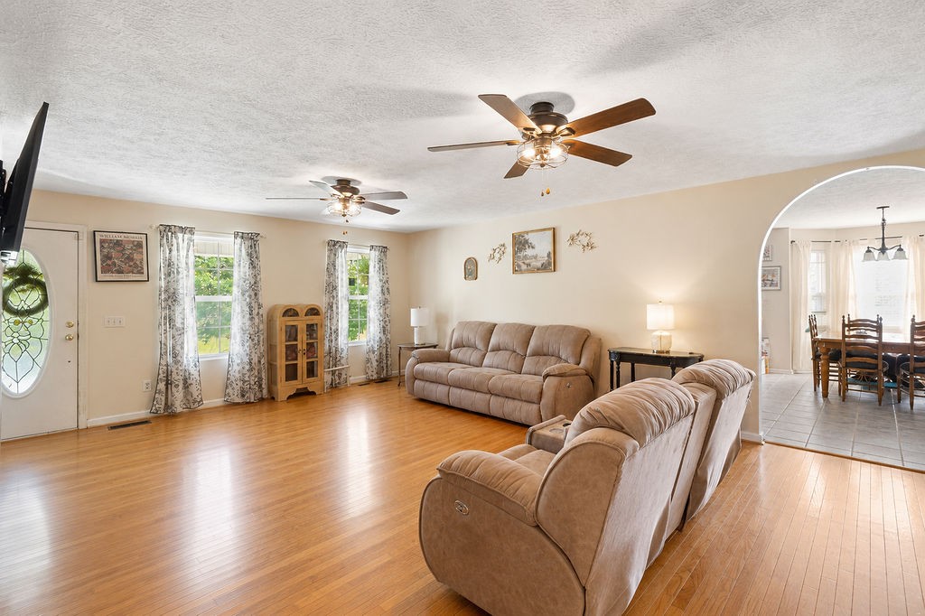 187 North Old Military Road Summertown, TN 38483 - Photo 5 of 36